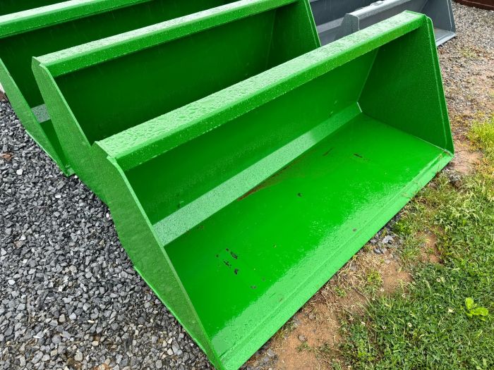 JD 66" quick attach loader bucket