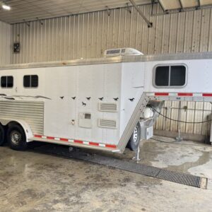 Featherlite 3 horse slant with living quarters