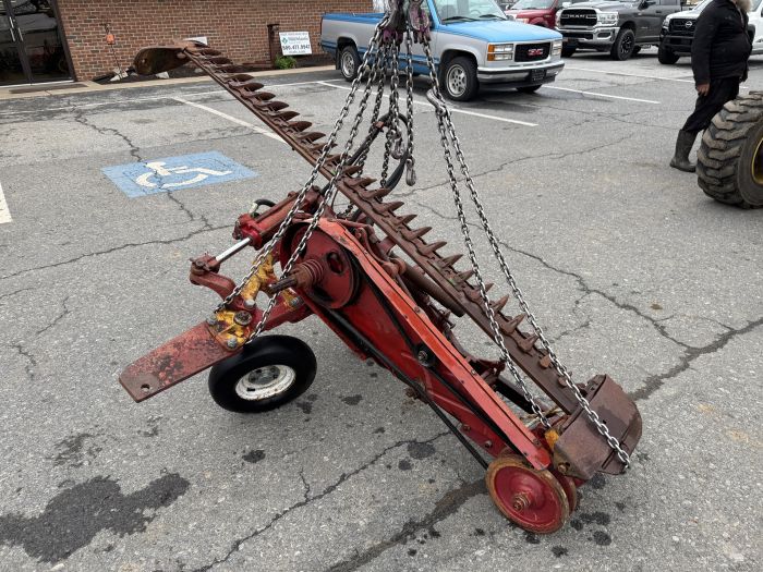 International 7' semi mount sickle bar mower model 1000