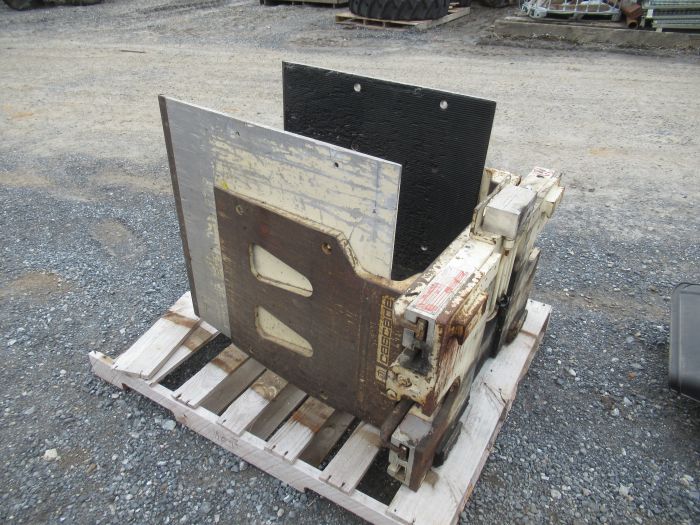 Cascade multipurpose forklift clamp