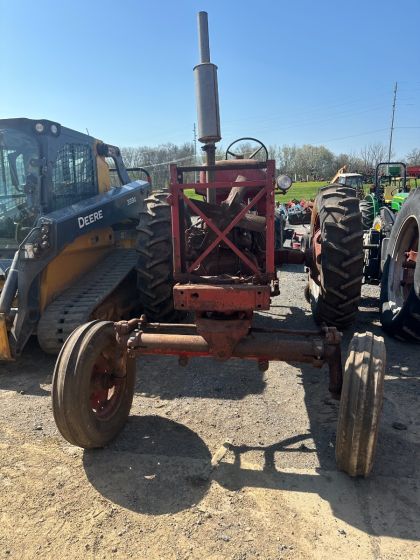 Farmall 460 Salvage Tractor 0012907