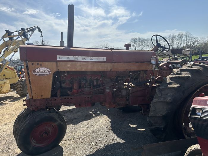 Farmall 560 Salvage Tractor #0012905