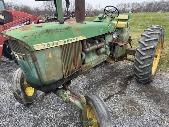 Salvage Tractor John Deere 4010 Wide Front Diesel