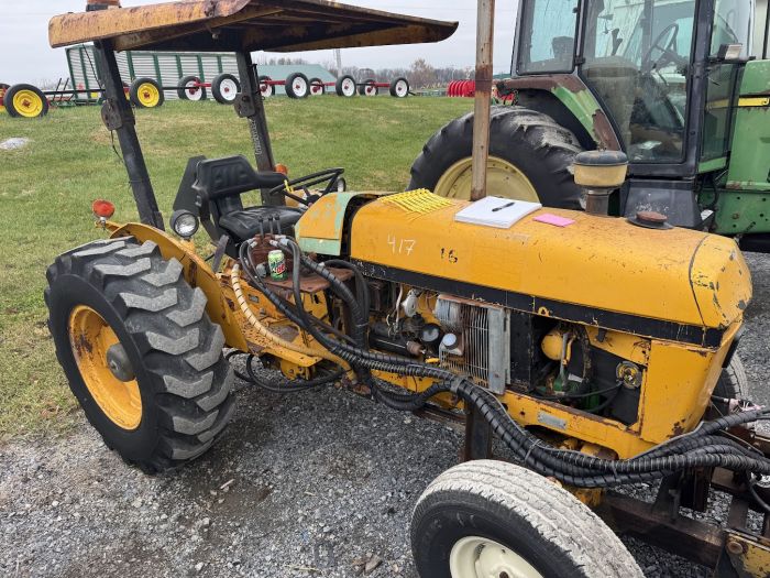 Salvage Tractor John Deere 2155 w/broom 0012792