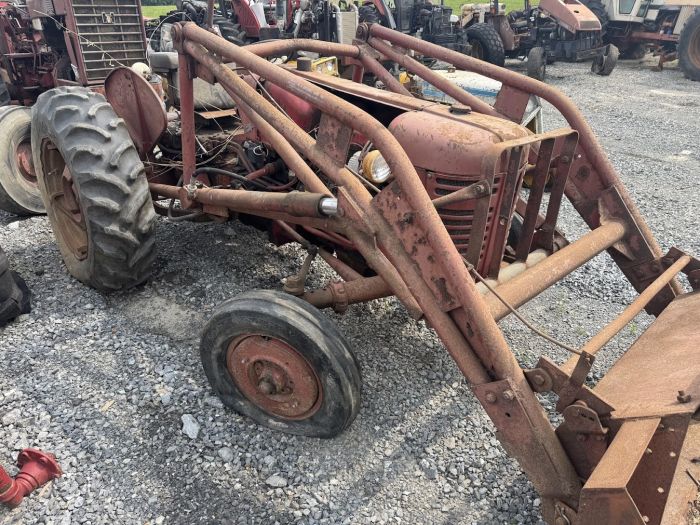 International 300U Gas Salvage Tractor #0012680