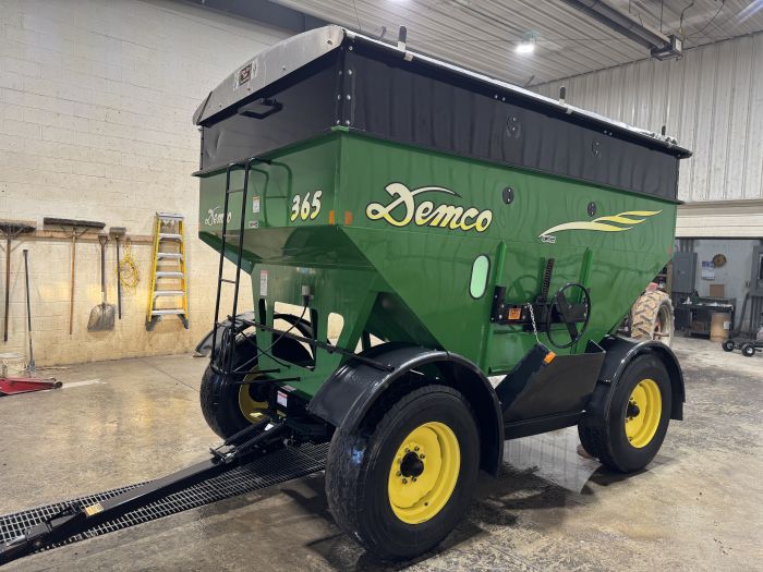 Demco 365 gravity wagon