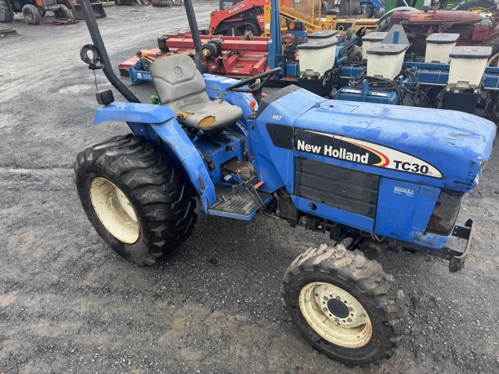 New Holland TC30 Salvage Tractor #0012655