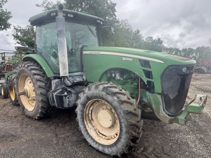 John Deere 8225R Salvage Tractor #0012652