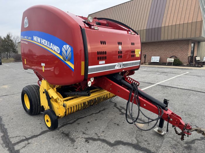 New Holland 450 roll-belt silage special round baler