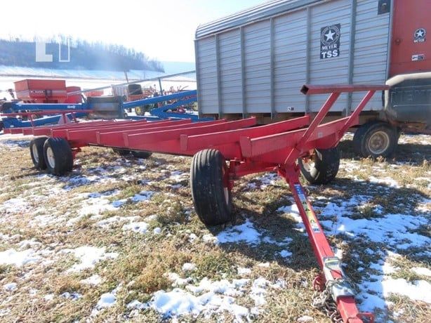 Horst tandem axle round bale wagon