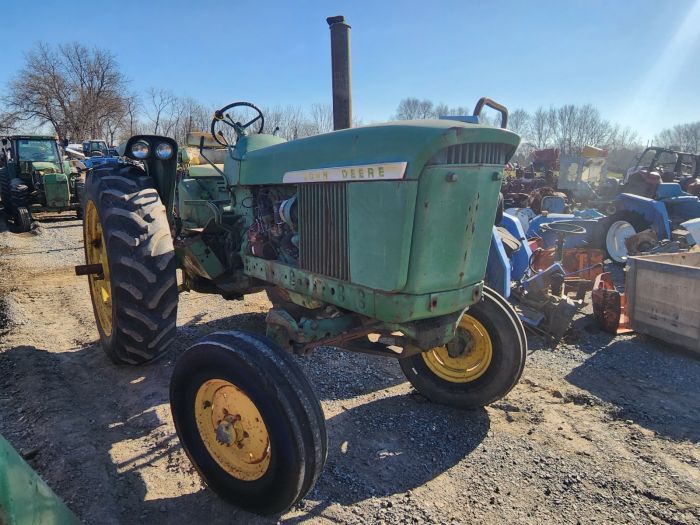 John Deere 2510 Salvage Tractor