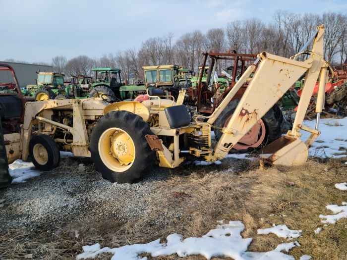 IH 460 U Salvage Tractor