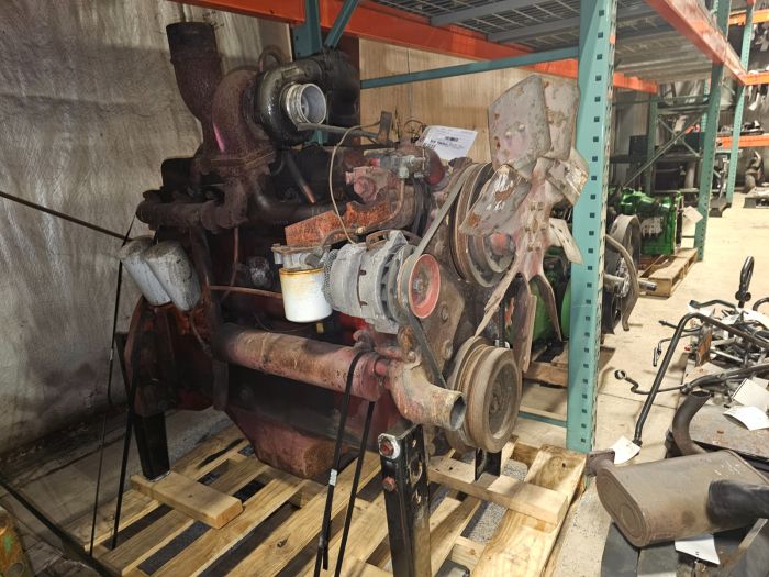 IH 6-CYL DT466 ENGINE