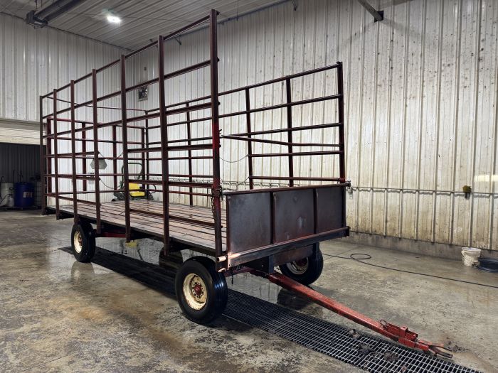 E-Z Trail 18' bale wagon