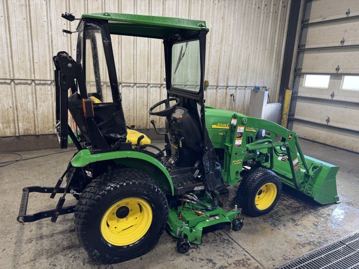 John Deere 2320 4wd with loader and 54" deck