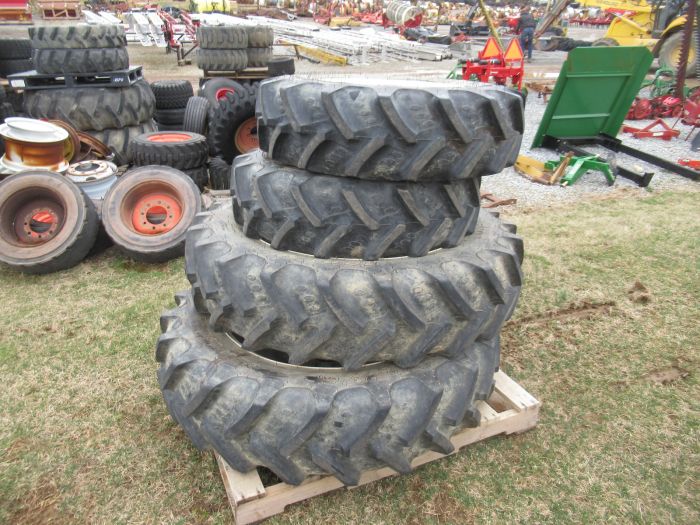 set of 4 BKT Agrimax 32" and 20" tires and rims