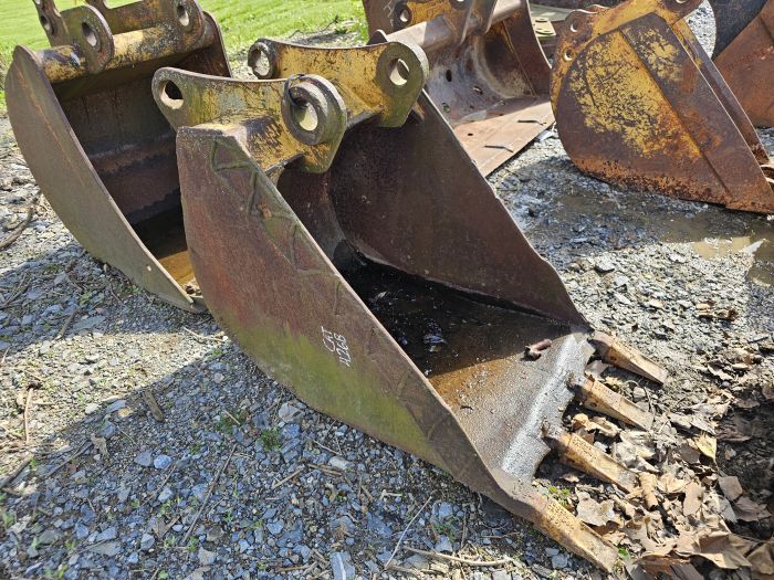 24" backhoe bucket off CAT 426B