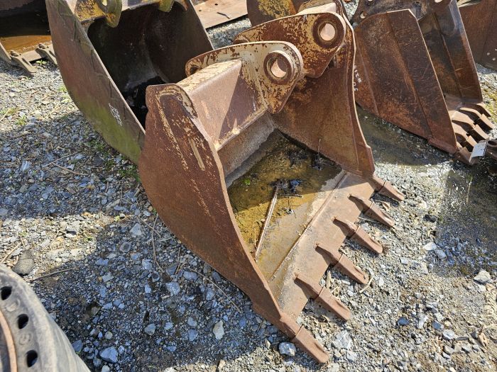 AIM 36" backhoe bucket off CAT 420 D,E,F