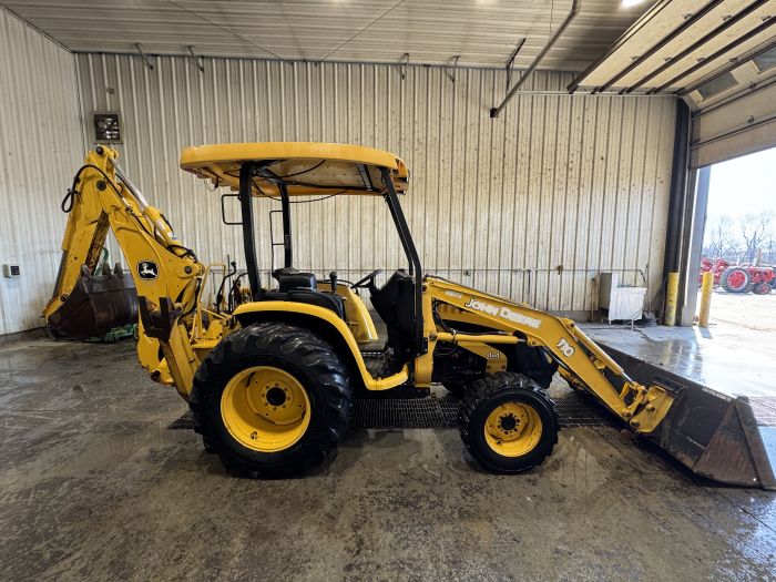 John Deere 110 tractor loader backhoe