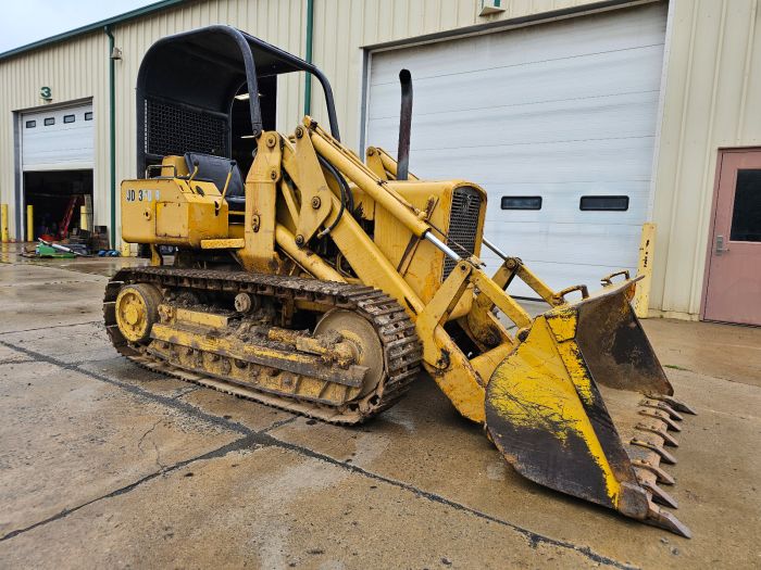 John Deere 350B crawler loader