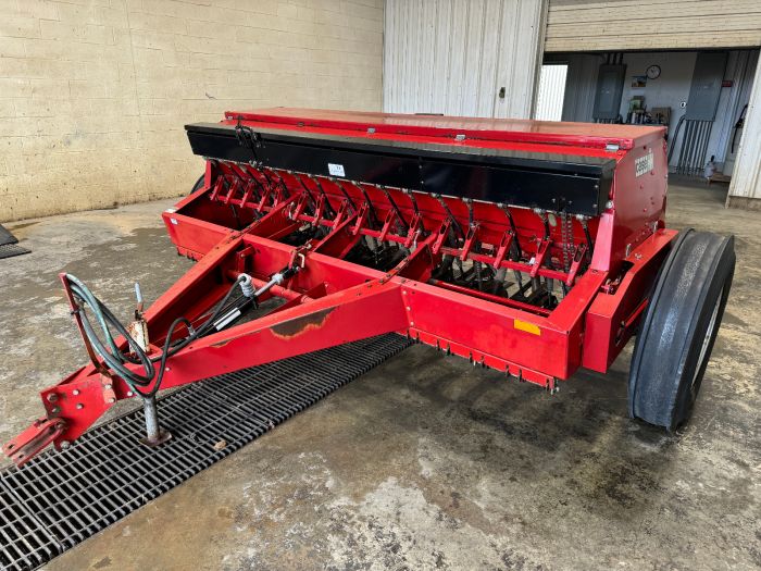 Case IH 5100 10' grain drill