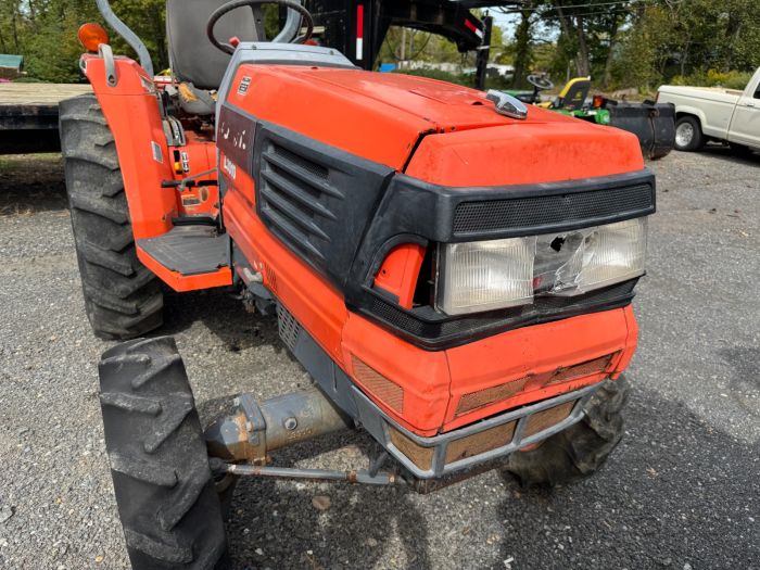 Kubota L3010 HST 4wd tractor