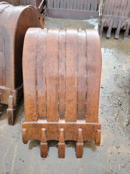 BACKHOE BUCKET 24"