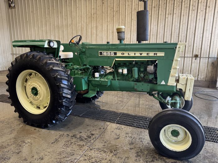 Oliver 1655 tractor