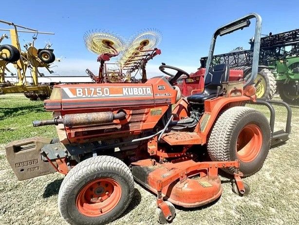 Kubota B1750 HST 4x4 with mower deck