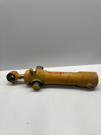 BACKHOE SWING CYLINDER - R.H.