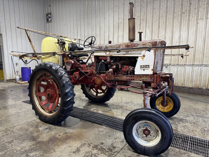 International 504 diesel Hi Clear tractor