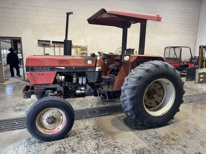 Case IH 885 tractor