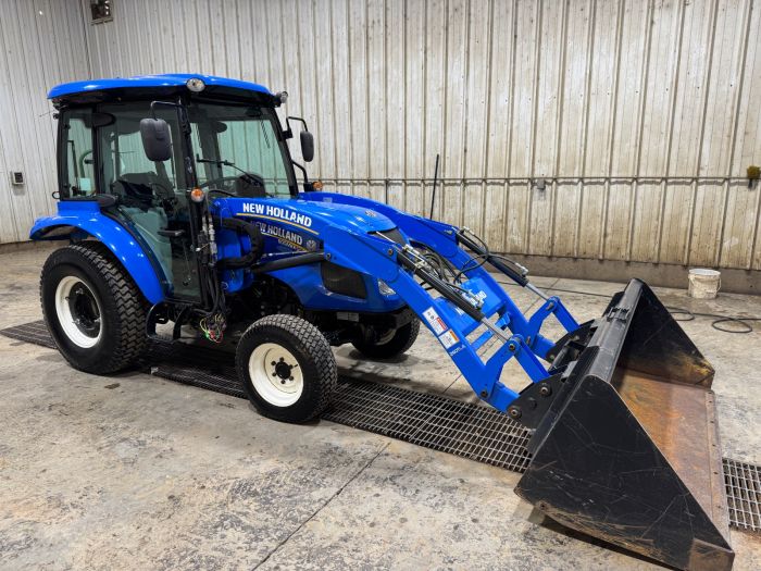 New Holland Boomer 50 tractor with cab and loader
