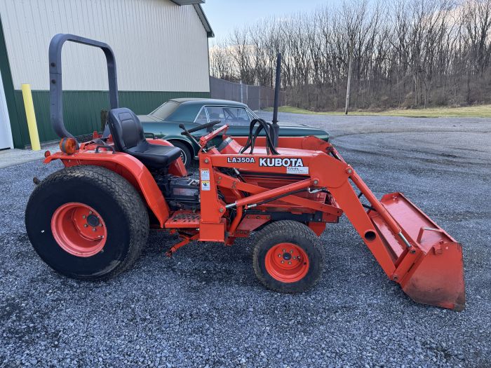 Kubota B2150 tractor