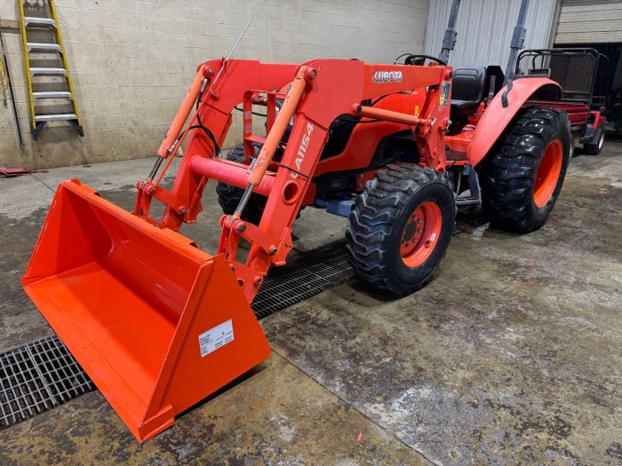 Kubota M7060 4x4 tractor loader