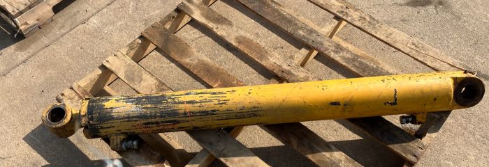 BACKHOE BOOM CYLINDER