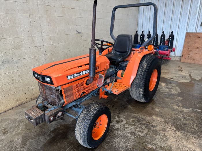 Kubota B9200 2wd compact tractor