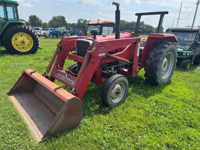 Massey Ferguson 231 with loader