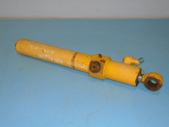 LOADER BUCKET CYLINDER ASSEMBLY - R.H.