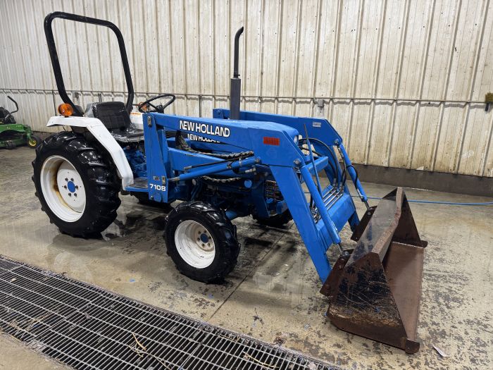 New Holland 1715 4x4 tractor loader