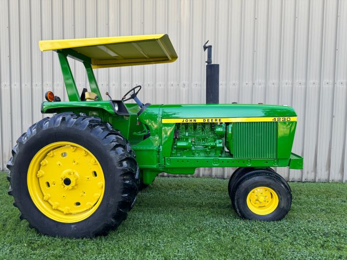 John Deere 4230 quad 2 post tricycle