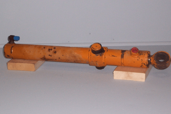 LOADER BUCKET CYLINDER - L.H.