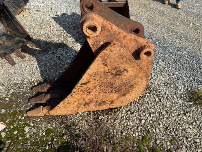 12" backhoe bucket