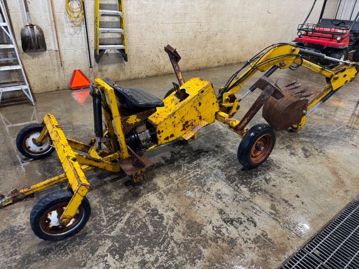 Robinson Rouse CR 840 towable backhoe