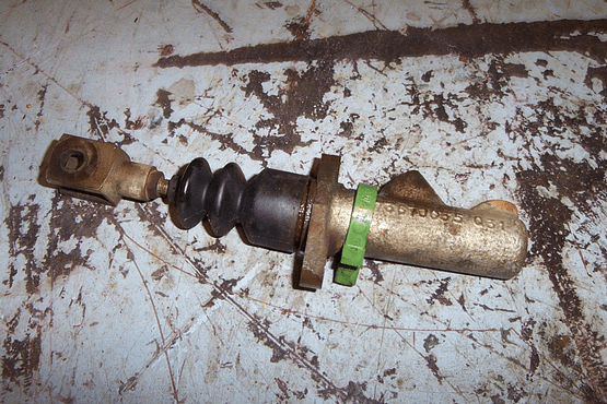 BRAKE MASTER CYLINDER