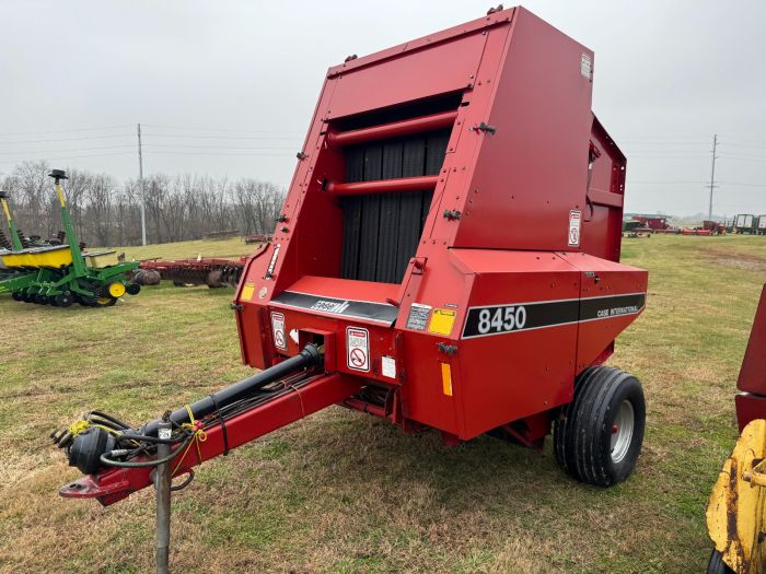 Case IH 8450 round baler