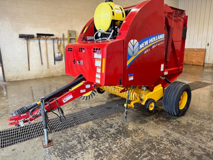 New Holland Roll-Belt 450 utility baler