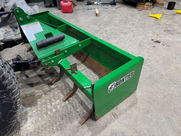 Frontier 7' 3pt box blade with floating tailgate