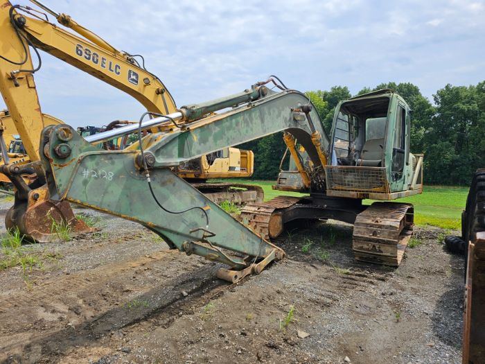 John Deere 490E Salvage Unit #2128