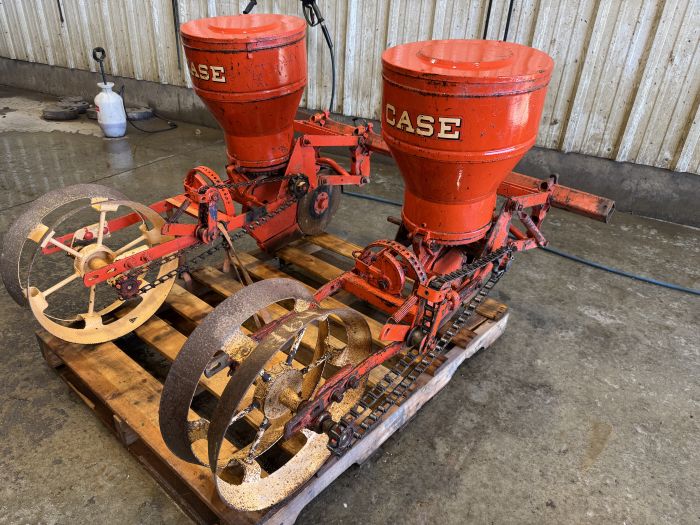 Case 2 row 3pt corn planter
